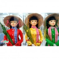 Búp bê cô gái trong trang phục chiếc áo bà ba và đội nón lá Việt Nam - quà tặng lưu niệm Việt Nam