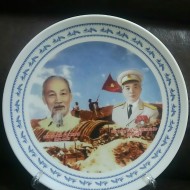Đĩa sứ in hình Bác Hồ và Bác Giáp - Chiến dịch Điện Biên Phủ