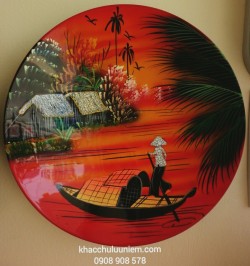 Tranh đĩa sơn mài Đỏ Cảnh làng quê Việt Nam